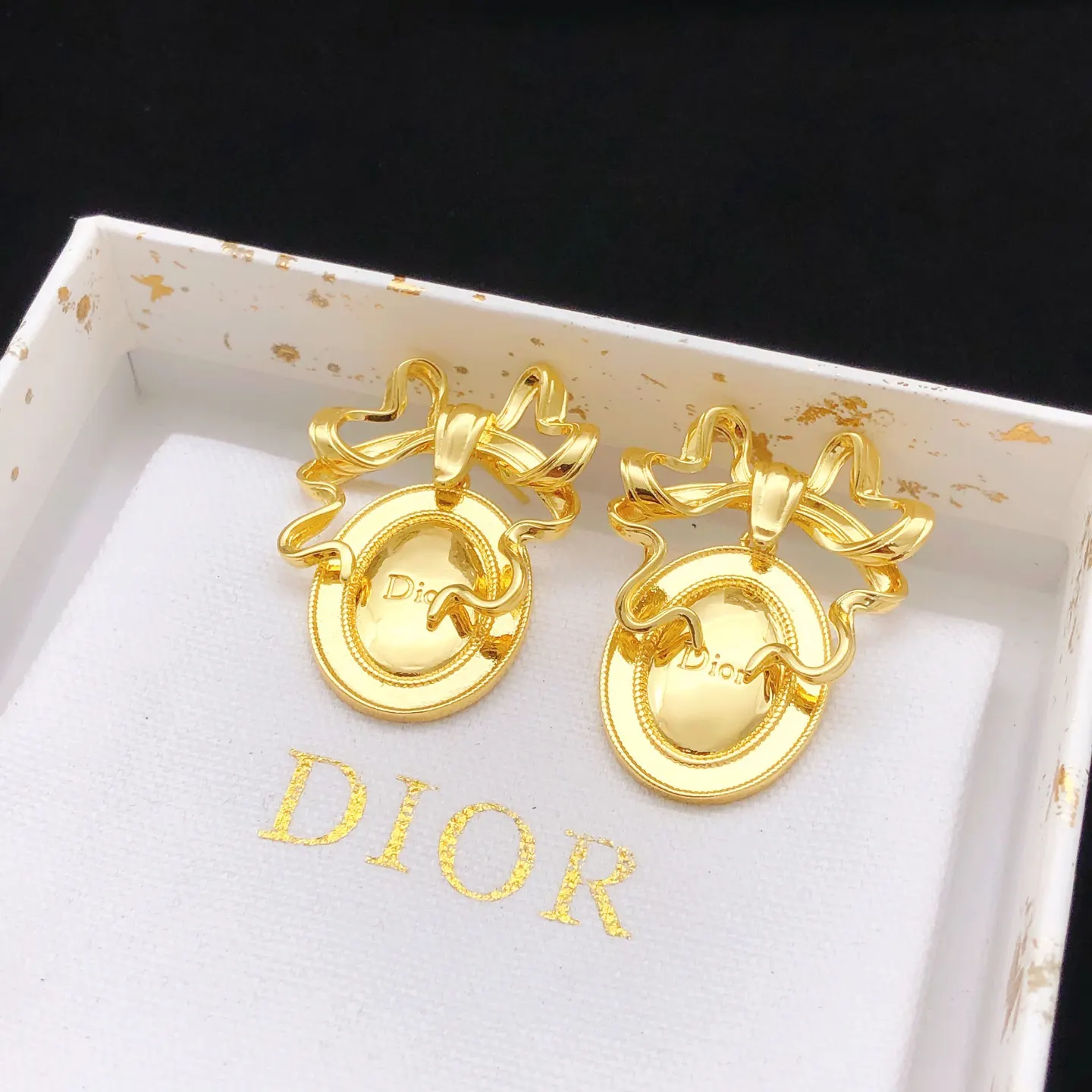Dior 蝴蝶 圆形 耳钉 小巧点缀款