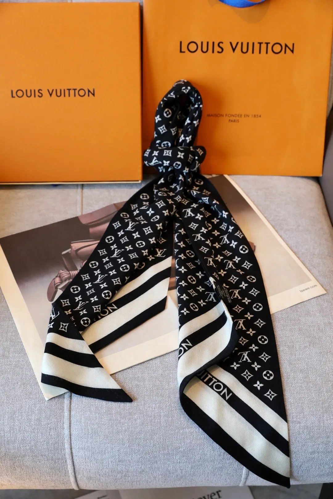 LV 老花 羊绒 Monogram 丝巾 优雅搭配款