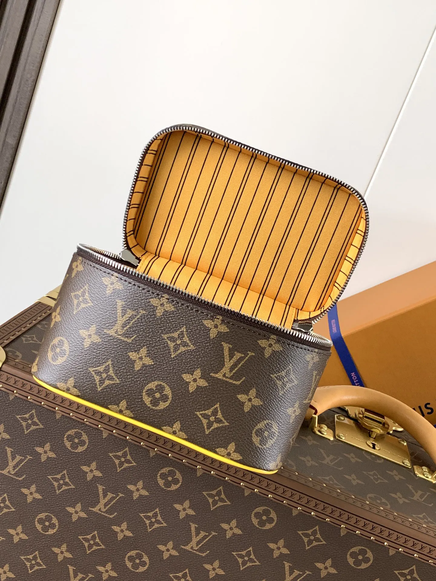 LV blue yellow color scheme handbag Image 7 LV blue yellow color scheme handbag Image 7