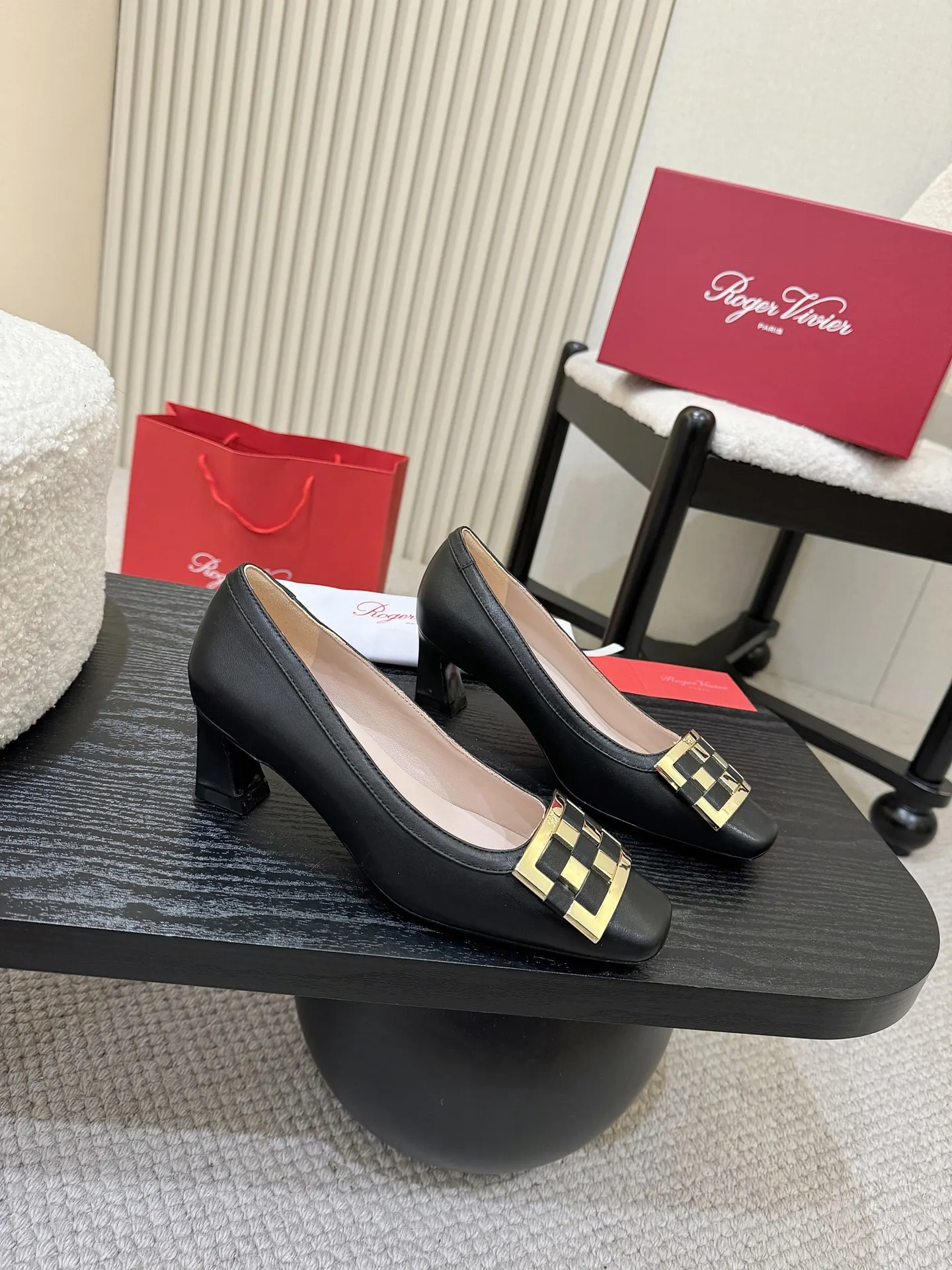 Roger Vivier 运动鞋 休闲百搭款 款04