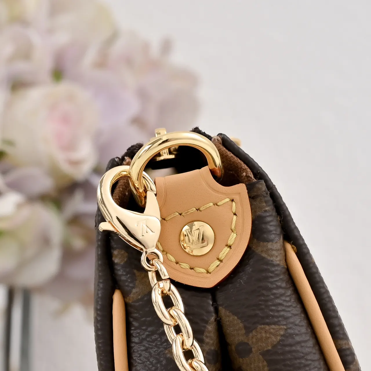 LV Pochette chain bag, shoulder crossbody Image 6 LV Pochette chain bag, shoulder crossbody Image 6