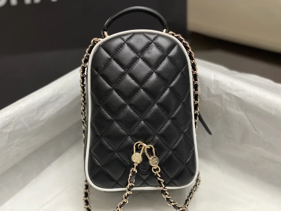 CHANEL 可以雙肩背 可以手提 还可以斜挎 雙肩包 实用雙肩款(數字3) CHANEL 可以雙肩背 可以手提 还可以斜挎 雙肩包 实用雙肩款(數字3)