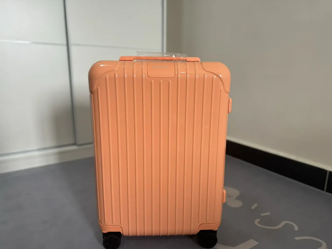 黑色 白色 新色Essential系列 假日橙 尺寸 行李箱 旅行拉杆款 輕便出行款