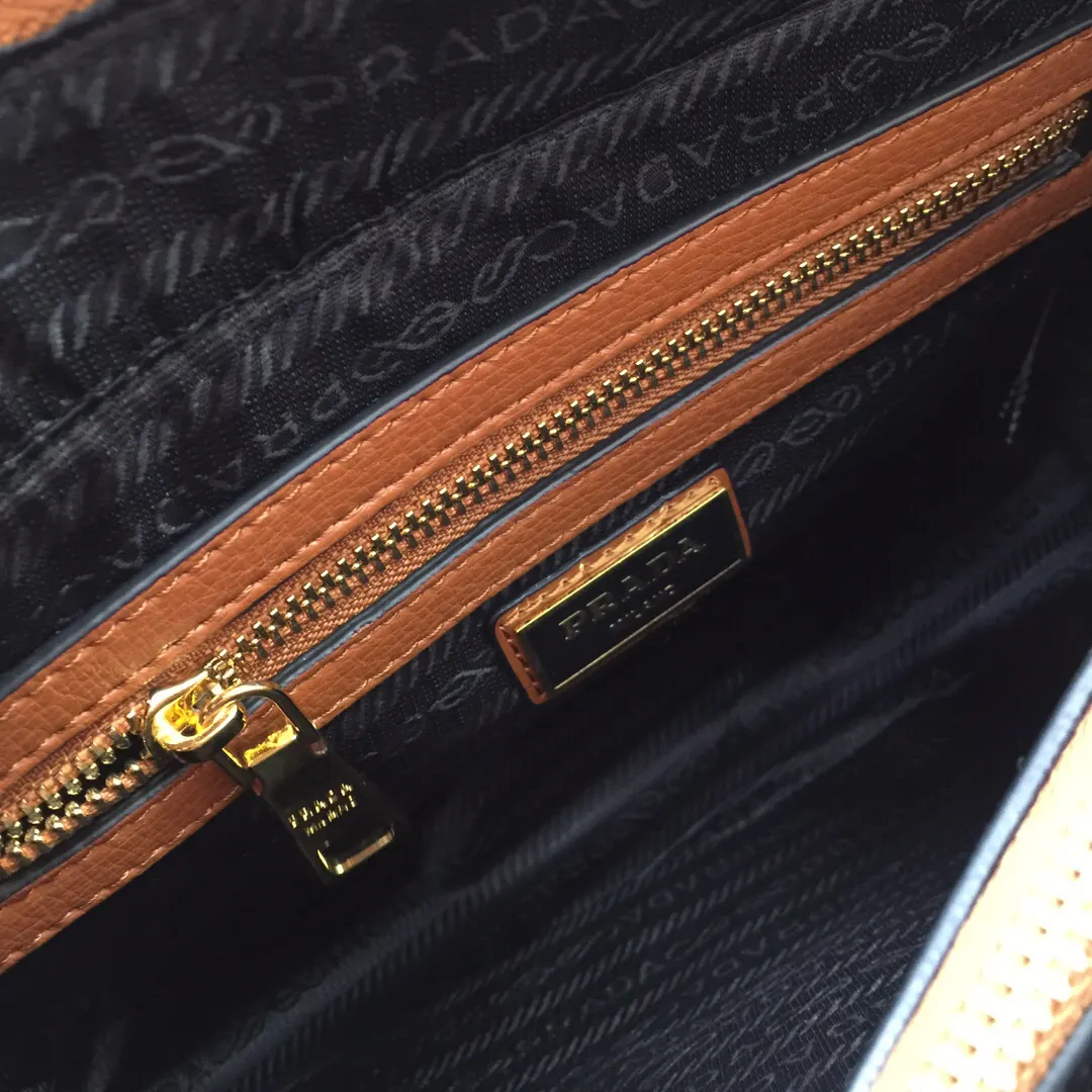 PRADA 鳄鱼皮 牛皮 手提包 日常通勤款