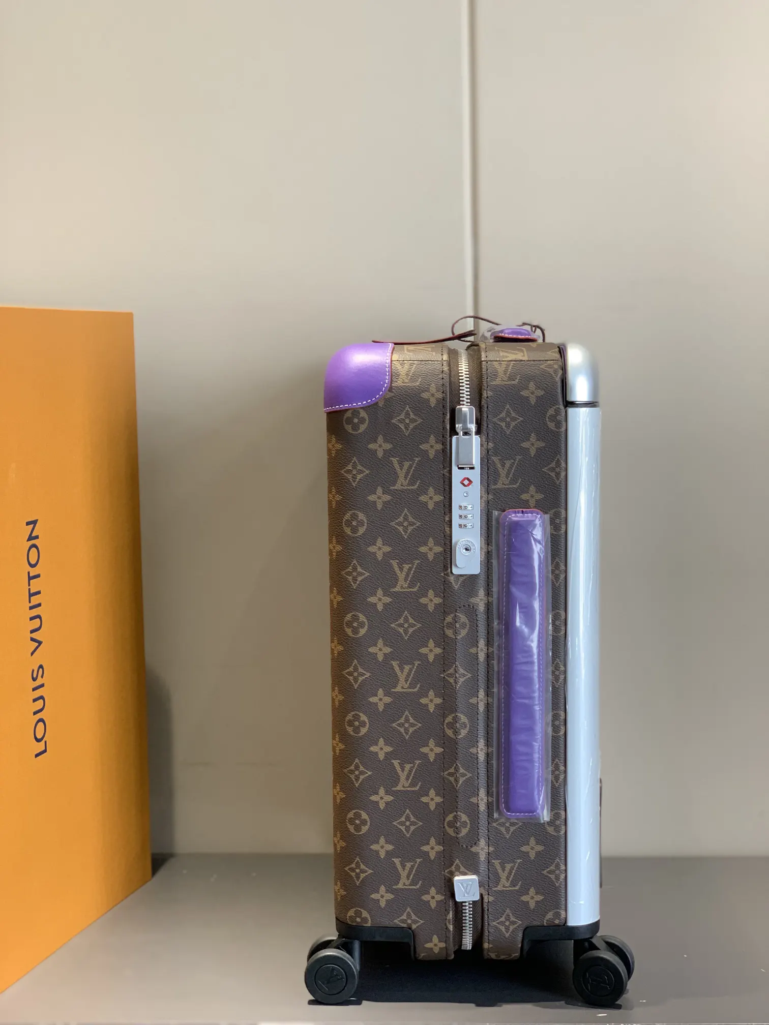 灰色 银色 拉杆真皮包裹 行李箱 旅行拉杆款 轻便出行款