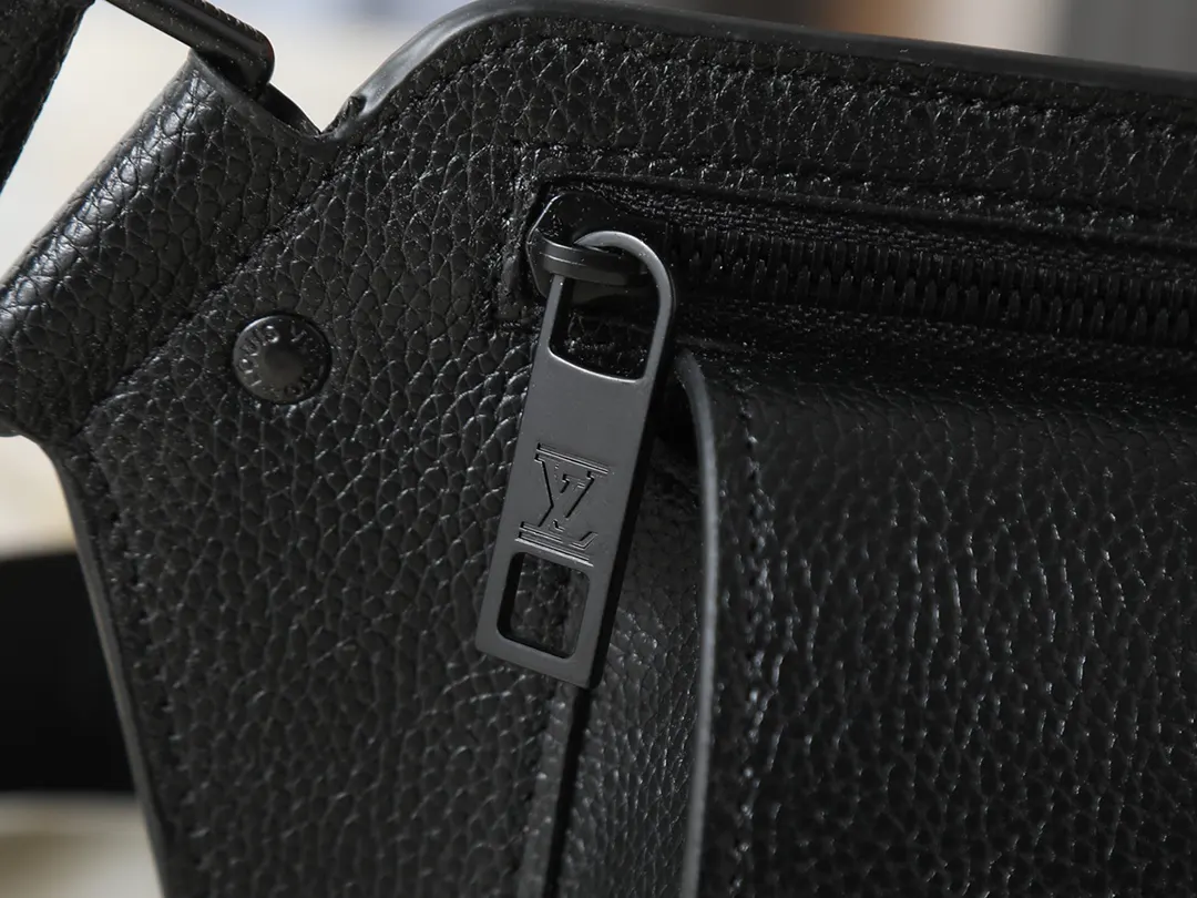 Louis Vuitton Shoulder Bag Leather
