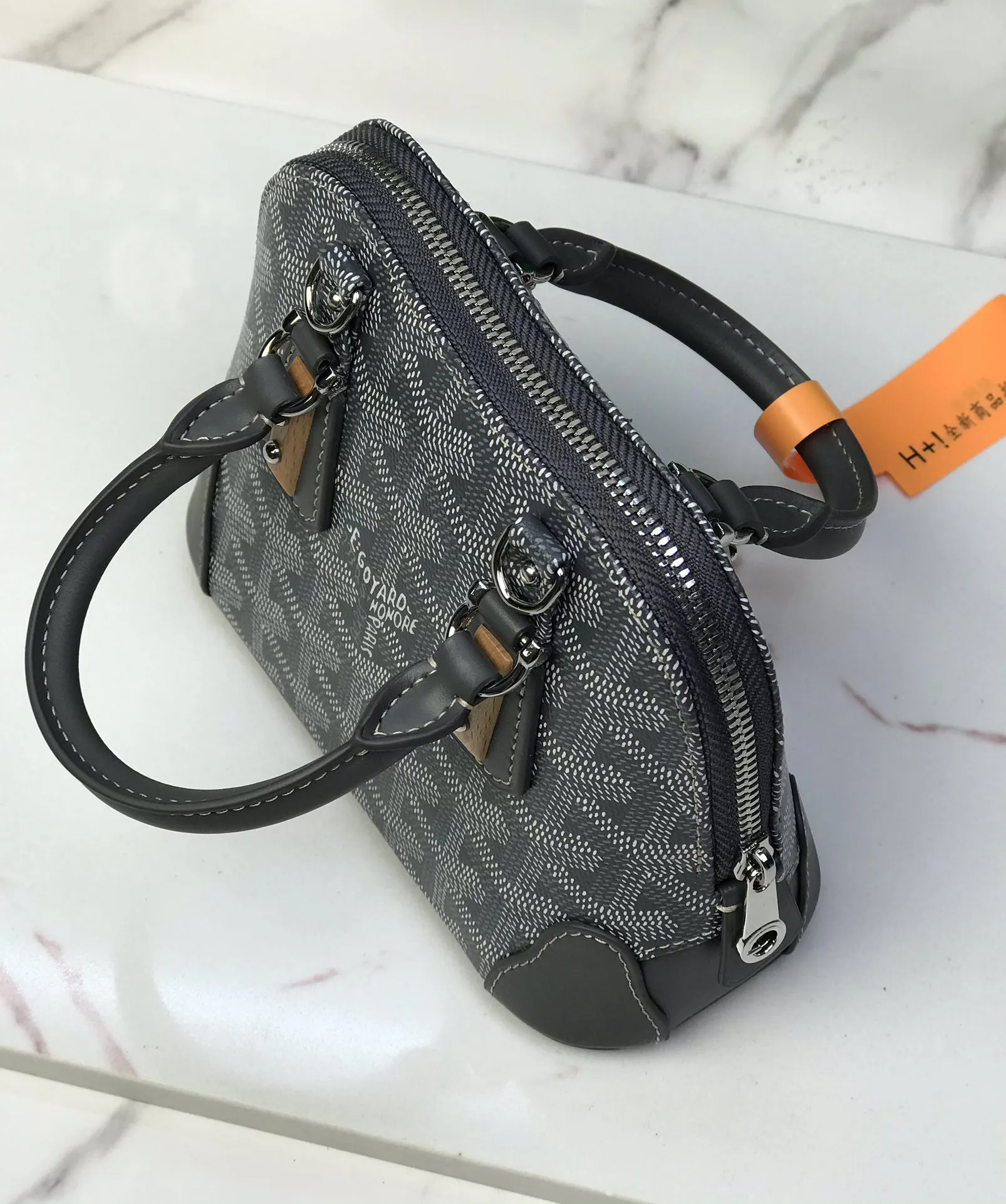 黃色 皮革 Vendome Nano贝壳包 传承了品牌独一无 單肩包 日常單肩背款