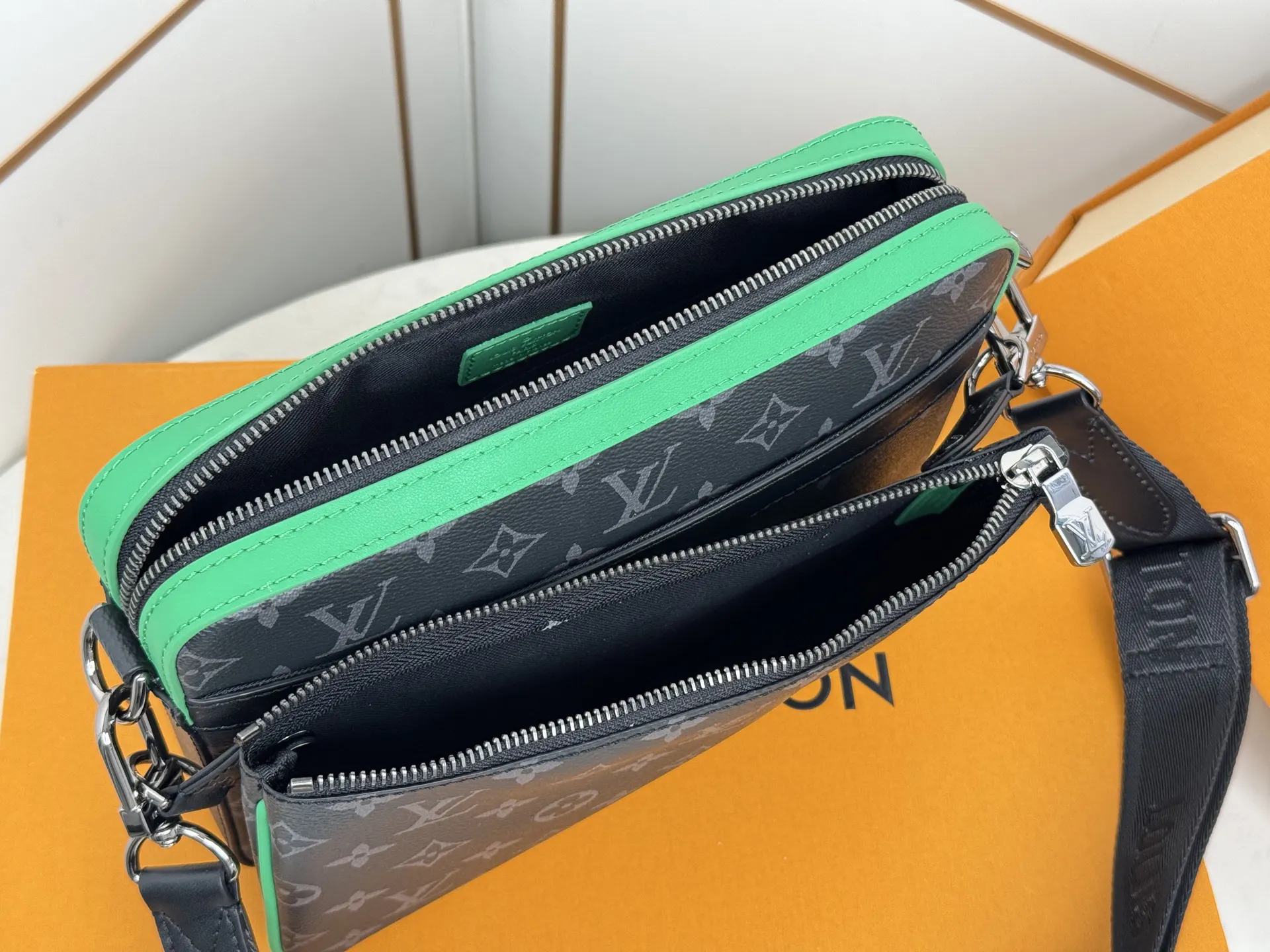 Green Crossbody Bag Lightweight Leather