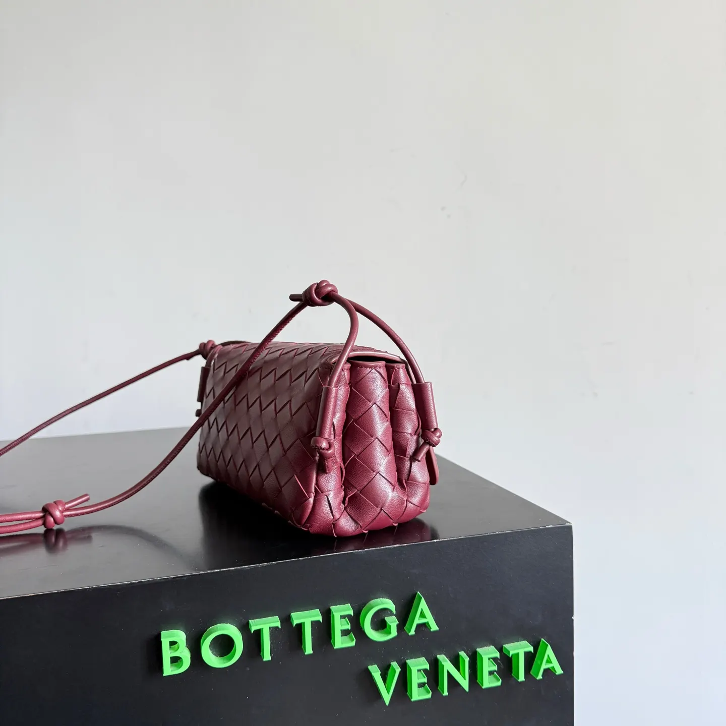 Bottega Veneta 手拿包 精致手拿款(數字9) Bottega Veneta 手拿包 精致手拿款(數字9)