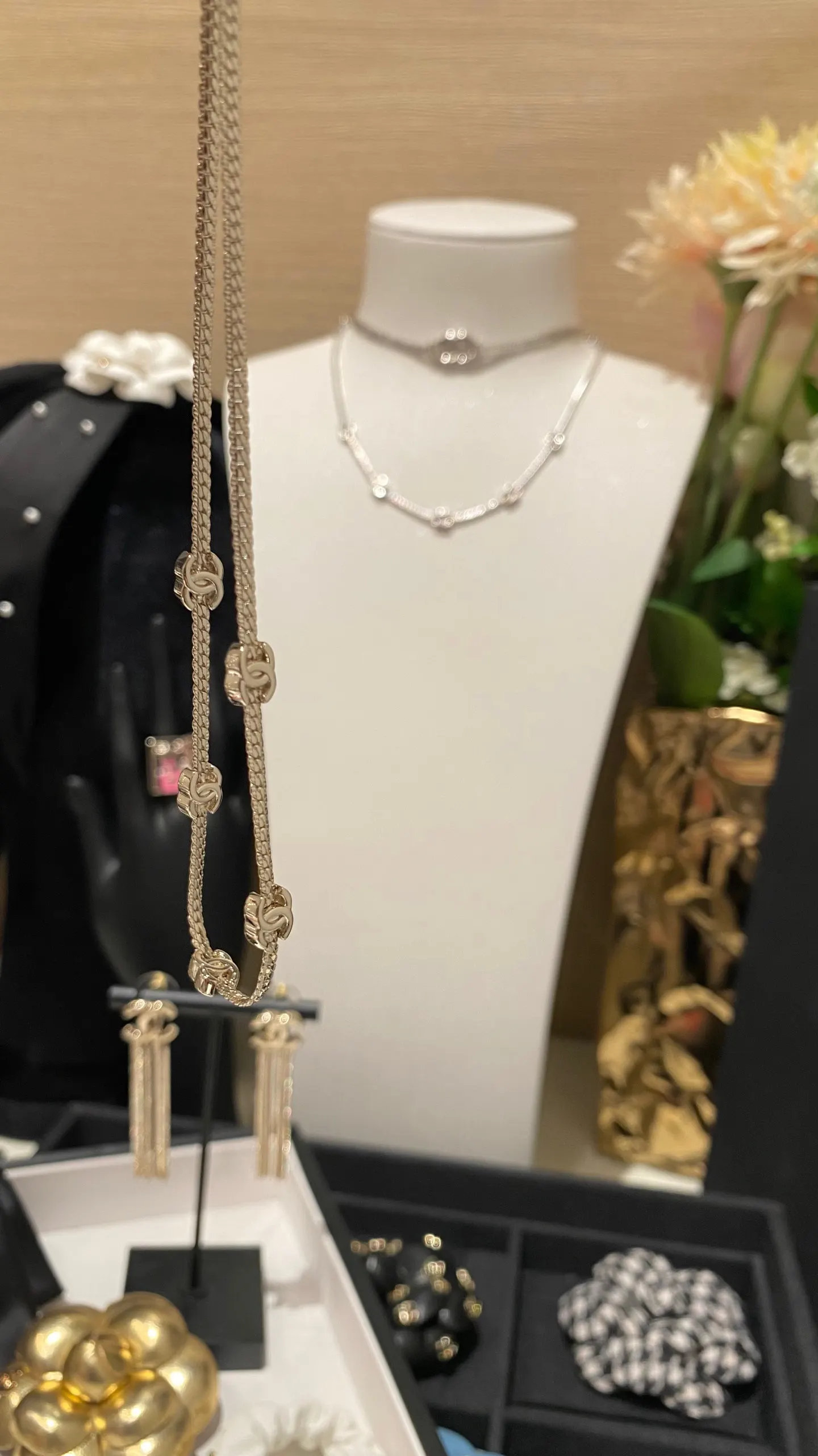 Chanel 金色 鏈條 项链 精致锁骨链(數字9) Chanel 金色 鏈條 项链 精致锁骨链(數字9)