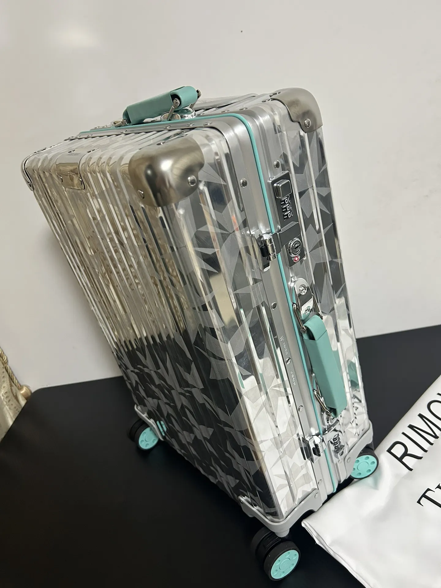 白色 帆布 最美聯名款 来自Tiffa联合携手共创的 寸登机箱 行李箱 旅行拉杆款 輕便出行款