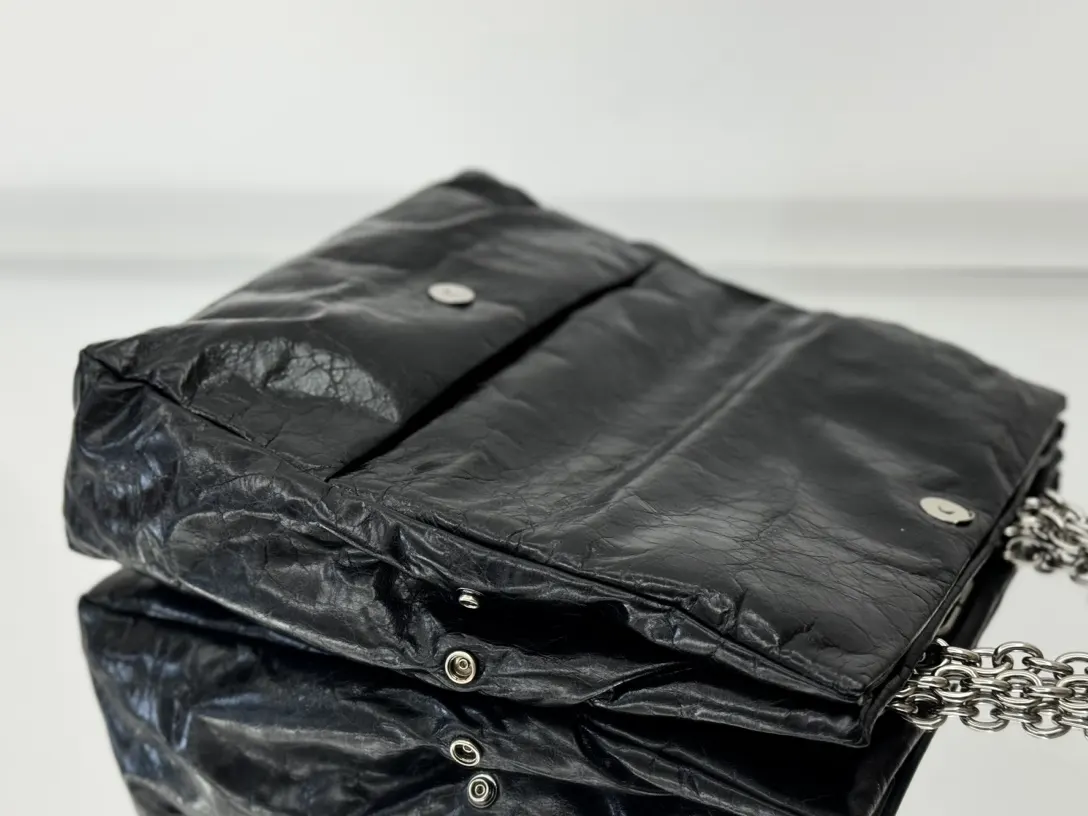 Balenciaga Monaco 黑银 牛皮 單肩包 日常搭配(數字6) Balenciaga Monaco 黑银 牛皮 單肩包 日常搭配(數字6)