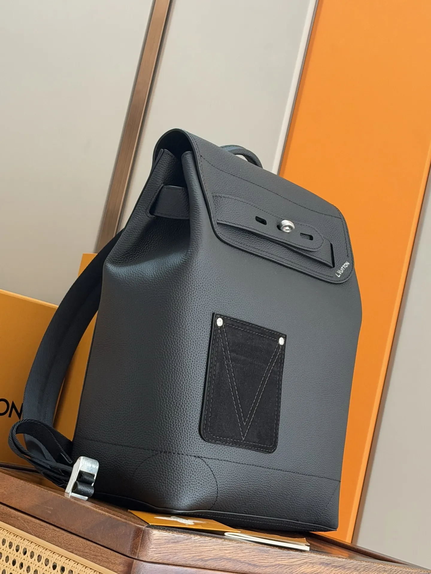 LV 牛皮 双肩包 实用双肩款