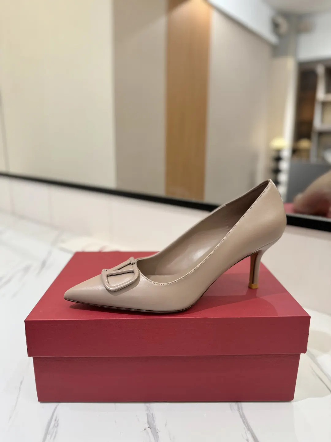 Valentino 金色 平底鞋 通勤约会款