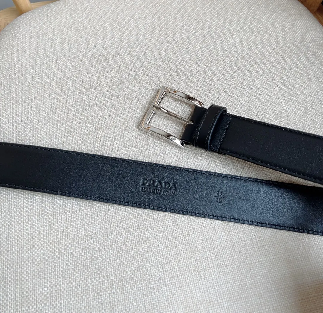 Prada 皮革 腰带 通勤搭配
