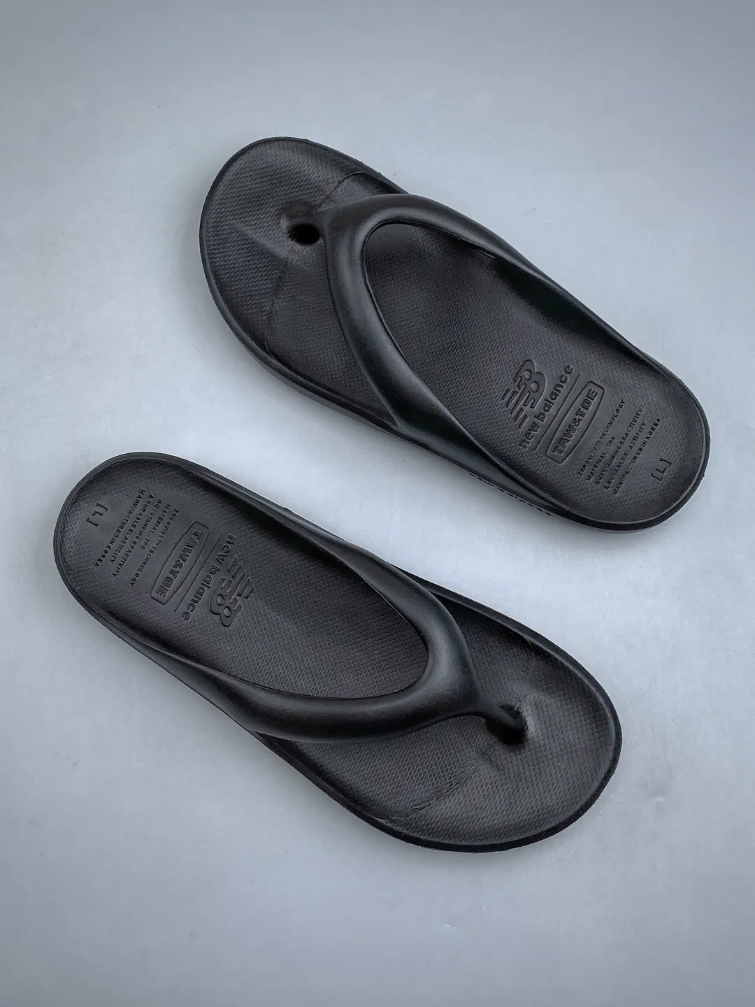 New Balance 拖鞋 轻便舒適款(數字6) New Balance 拖鞋 轻便舒適款(數字6)