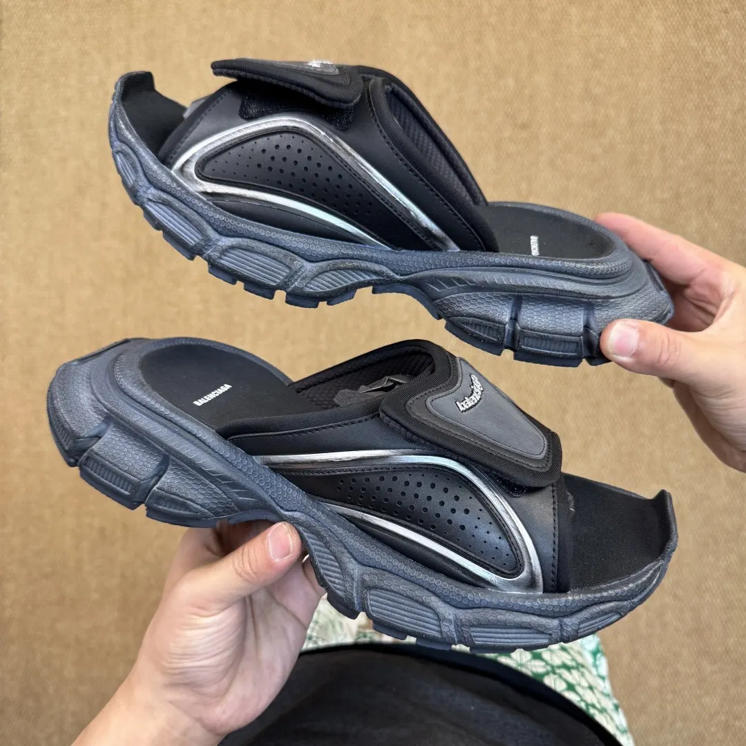 Balenciaga 3XL 黑银 运动鞋(數字2) Balenciaga 3XL 黑银 运动鞋(數字2)