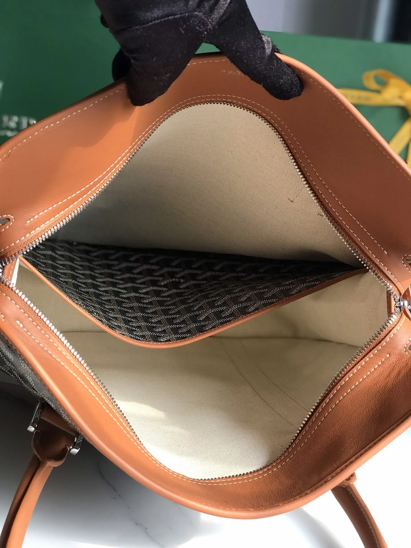 Goyard 皮革 Bourgogne竖款公文包 重新演绎了 商务通勤款