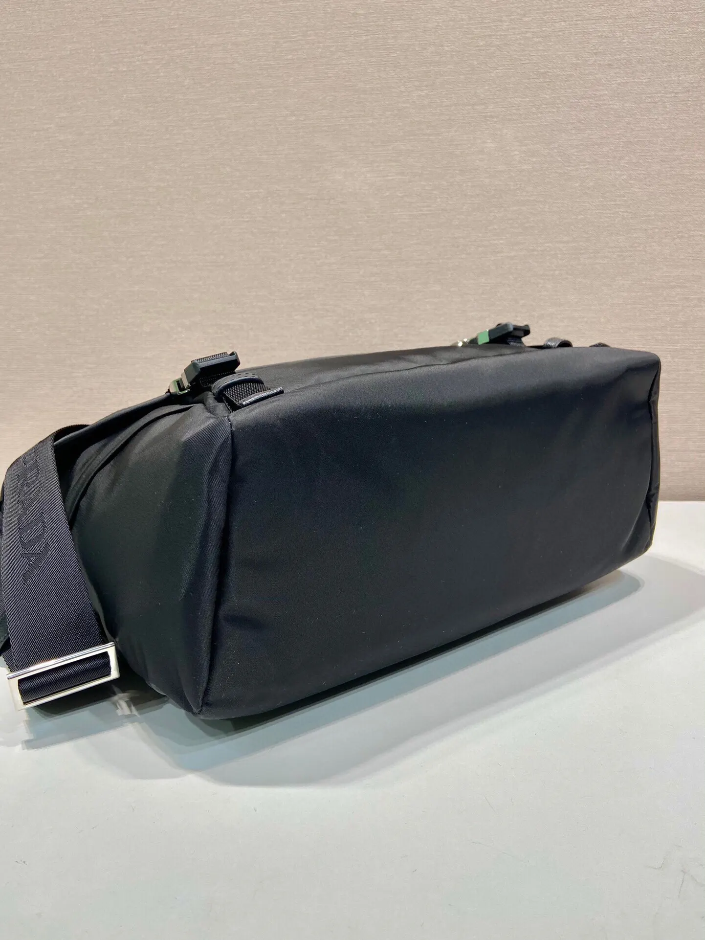 Prada Re-Nylon 2VD052 斜挎包