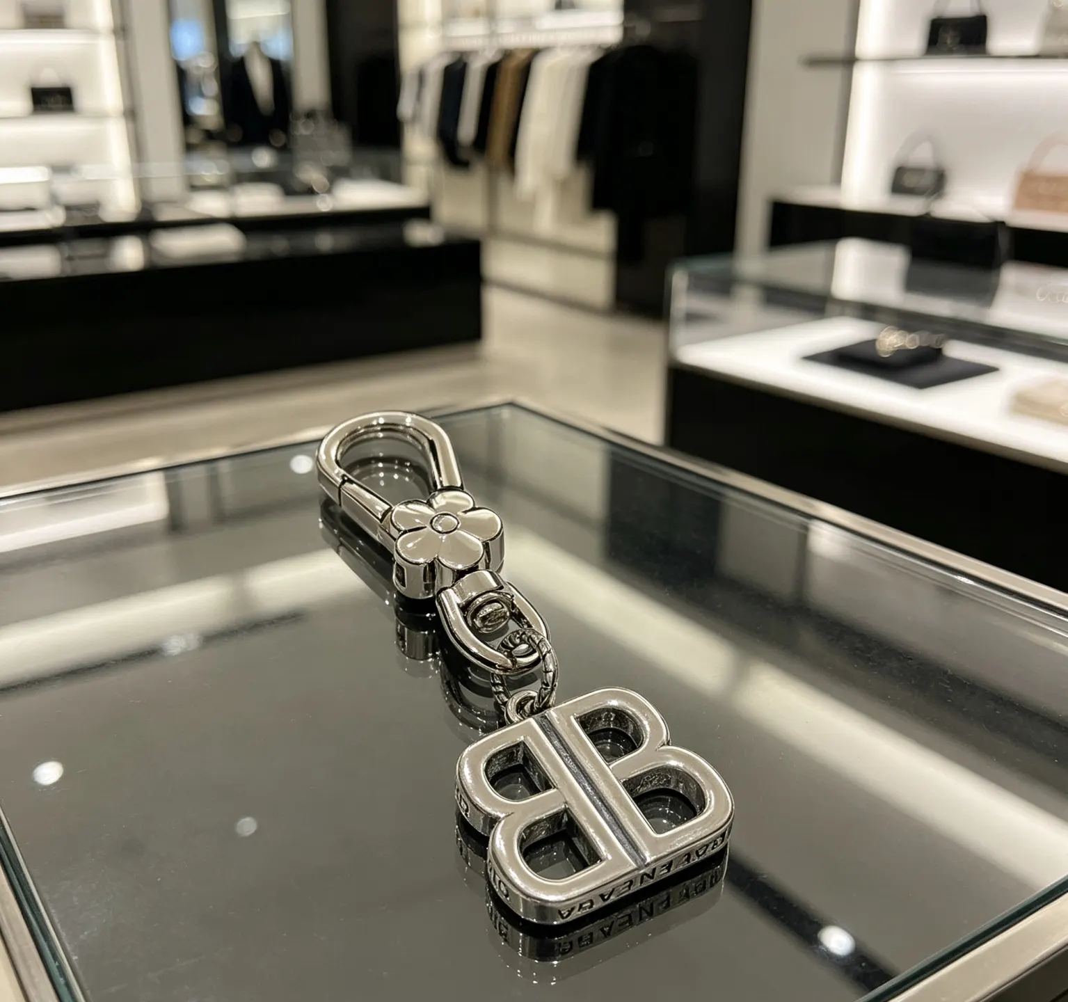 Balenciaga 包包挂件 精致搭配 吊坠