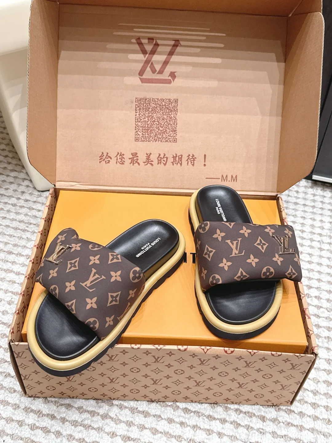 精選 拖鞋 轻便舒適款(數字4) 精選 拖鞋 轻便舒適款(數字4)