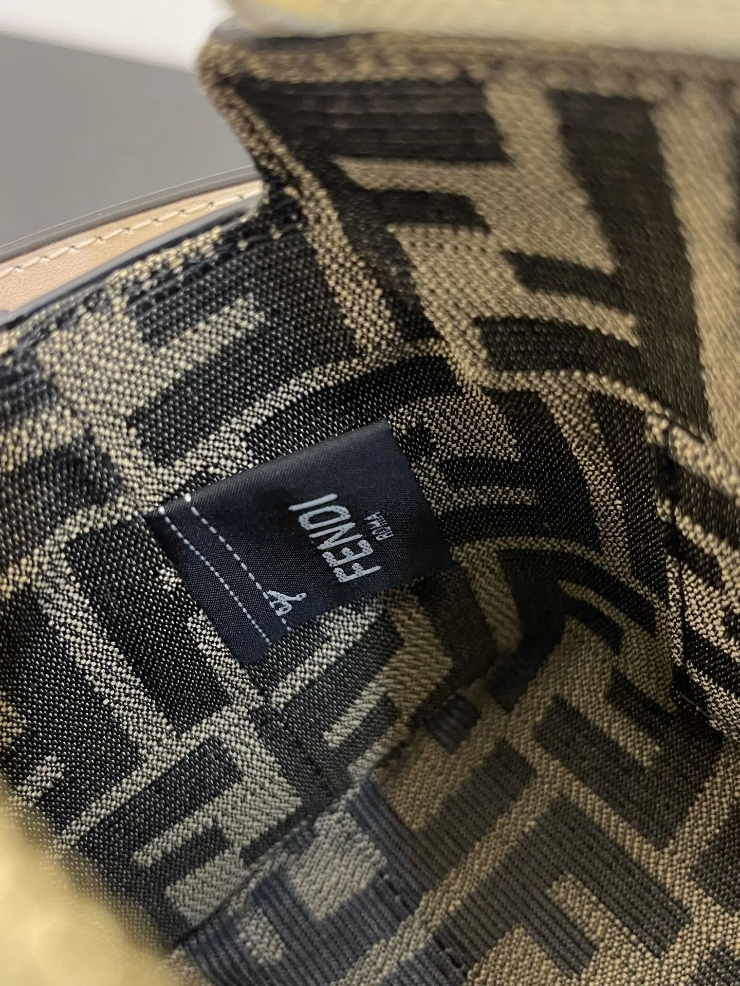 白色 小牛皮 白色全新Mini ByThe Way迷你包 包包拥有 手拿包 精致手拿款