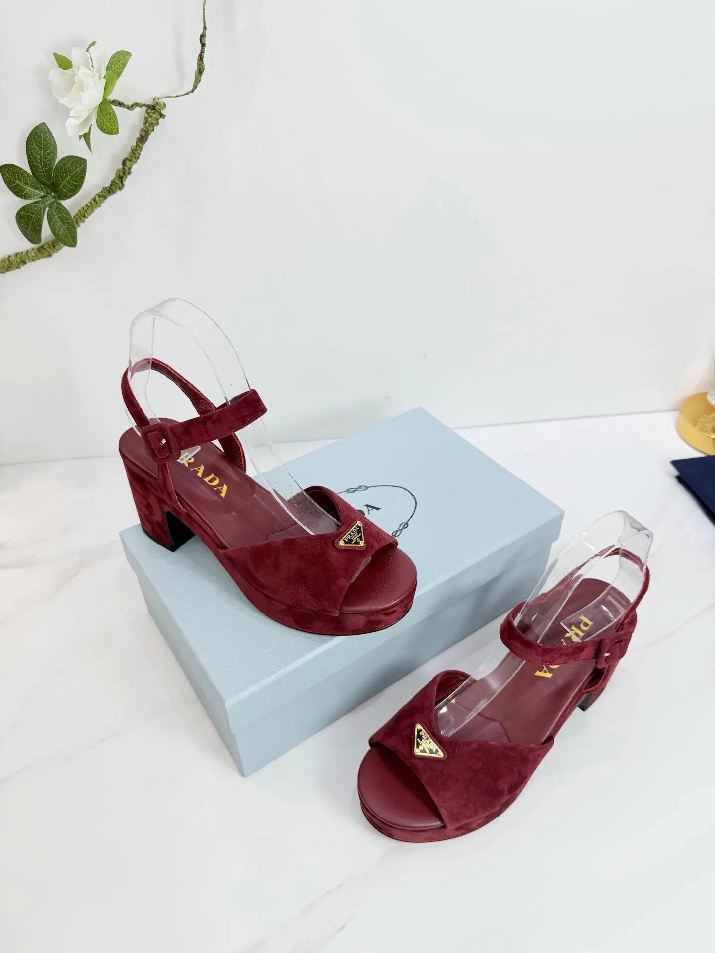 PRADA 羊皮 休闲鞋 舒适百搭款