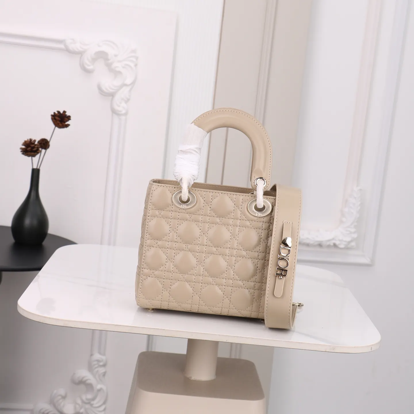Dior Lady Dior Lady Handbag Top Handle Bag Image 4 Dior Lady Dior Lady Handbag Top Handle Bag Image 4