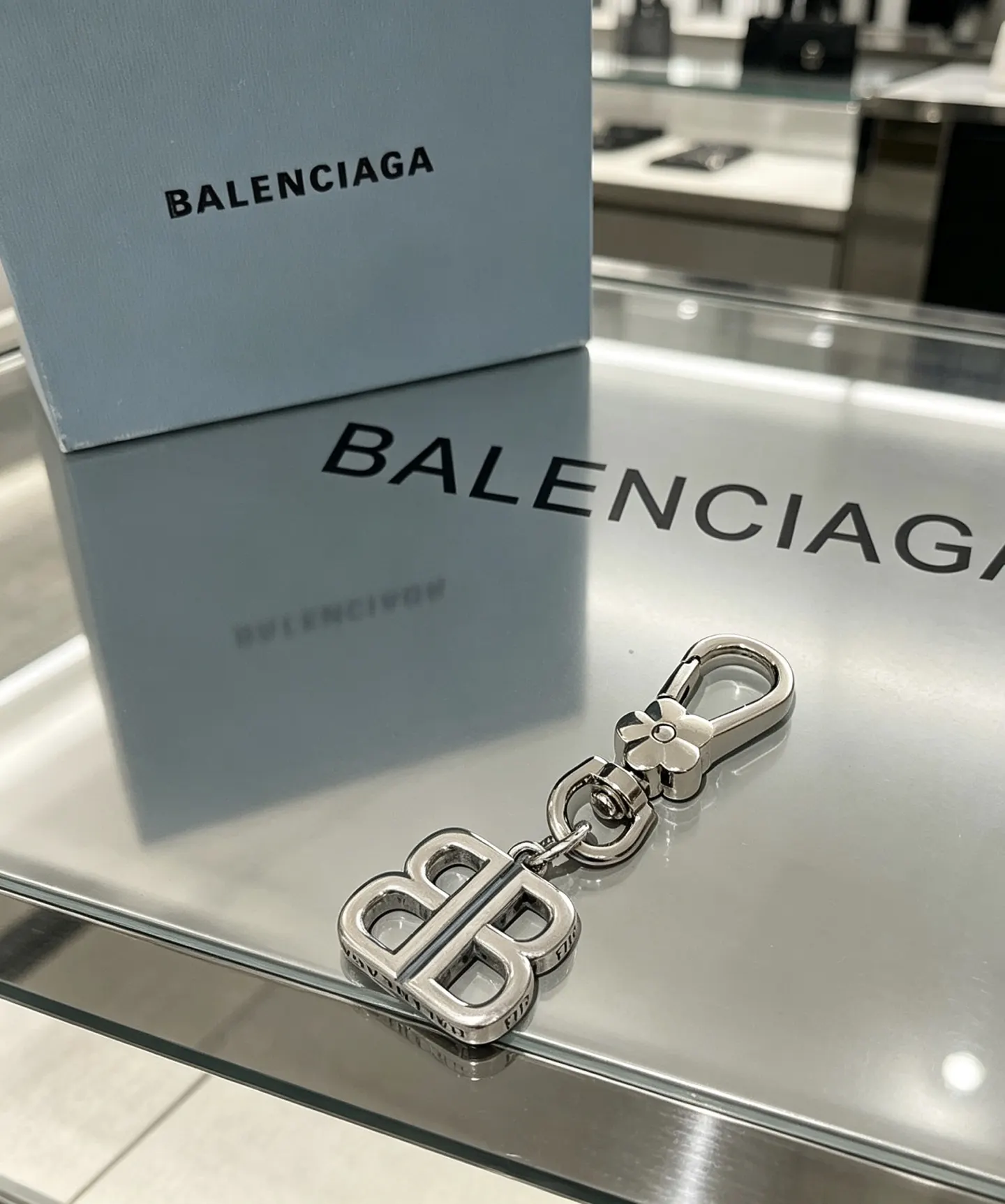 Balenciaga 包包挂件 精致搭配 吊坠