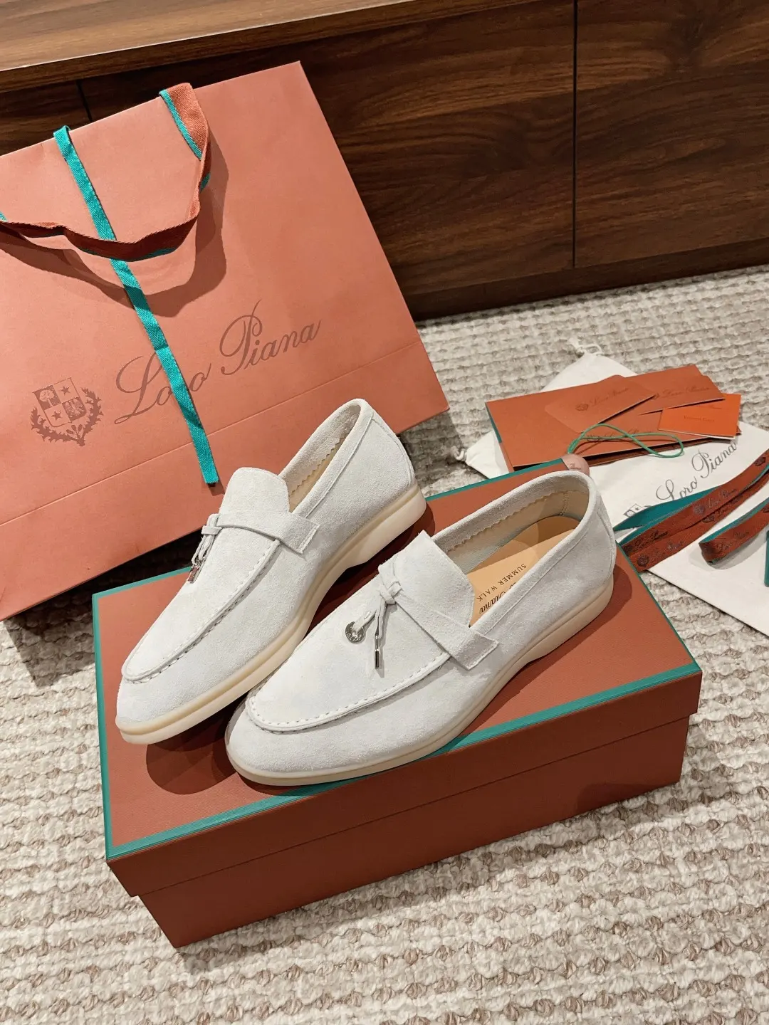 Loro Piana SS Sneakers Casual Versatile Style Image 4 Loro Piana SS Sneakers Casual Versatile Style Image 4