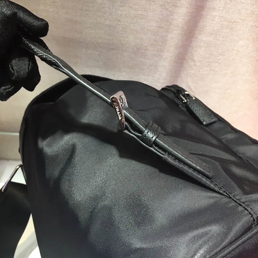 Prada 尼龍 雙肩包 实用雙肩款