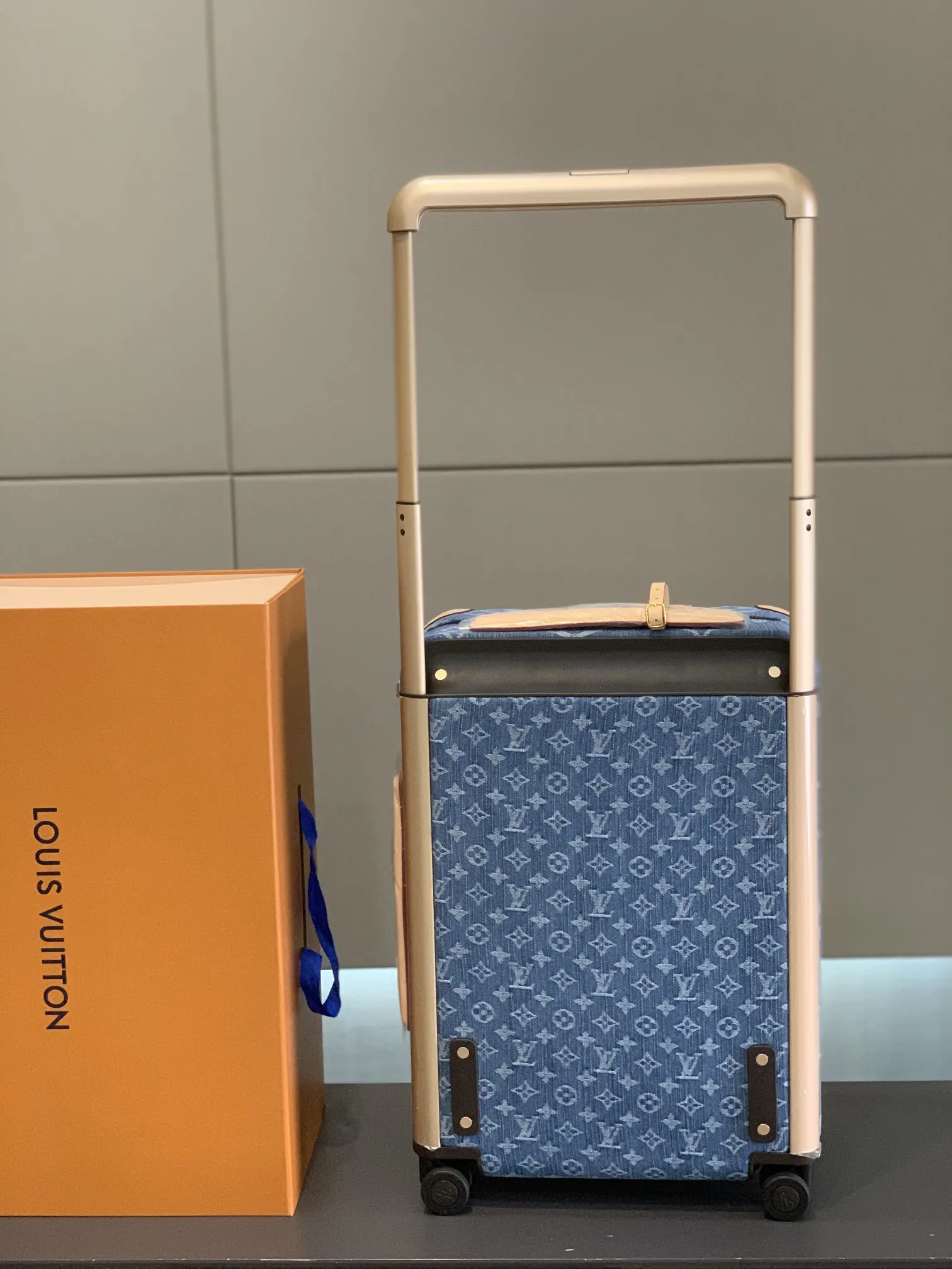 灰色 銀色 拉杆真皮包裹 行李箱 旅行拉杆款 輕便出行款