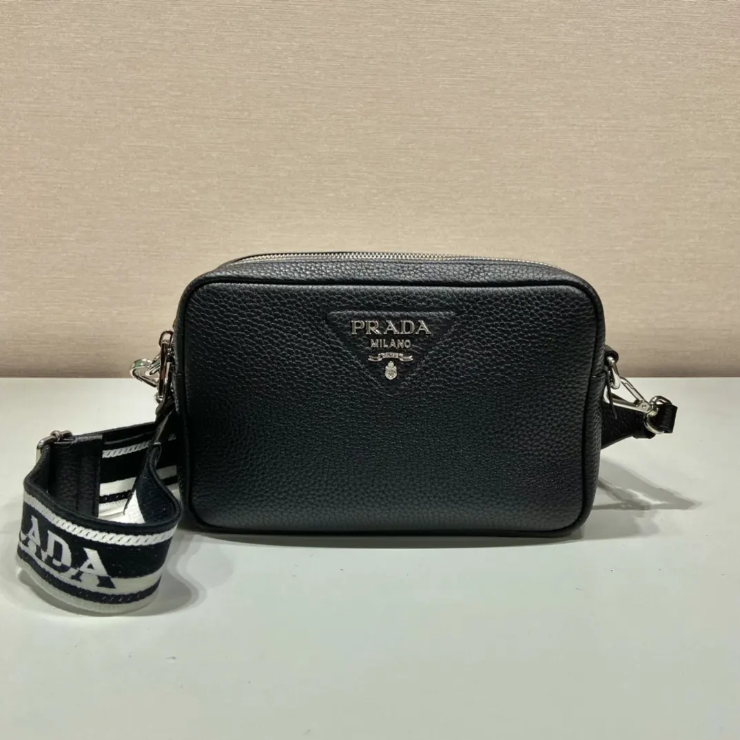 PRADA 鹿皮 牛皮 双肩背包 轻便实用款