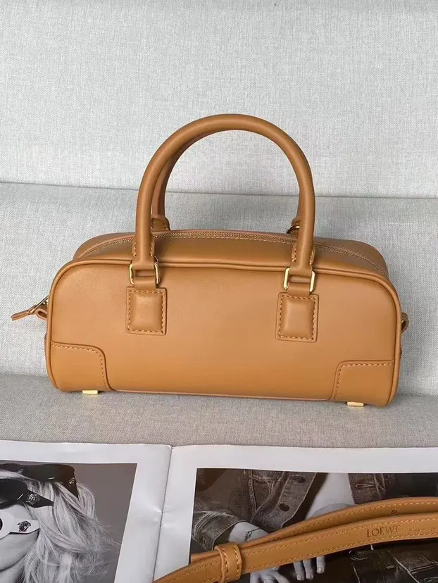 Loewe 金色 牛皮 明星同款 纳帕牛皮革 Amazona 手袋 收纳包 旅行收纳款