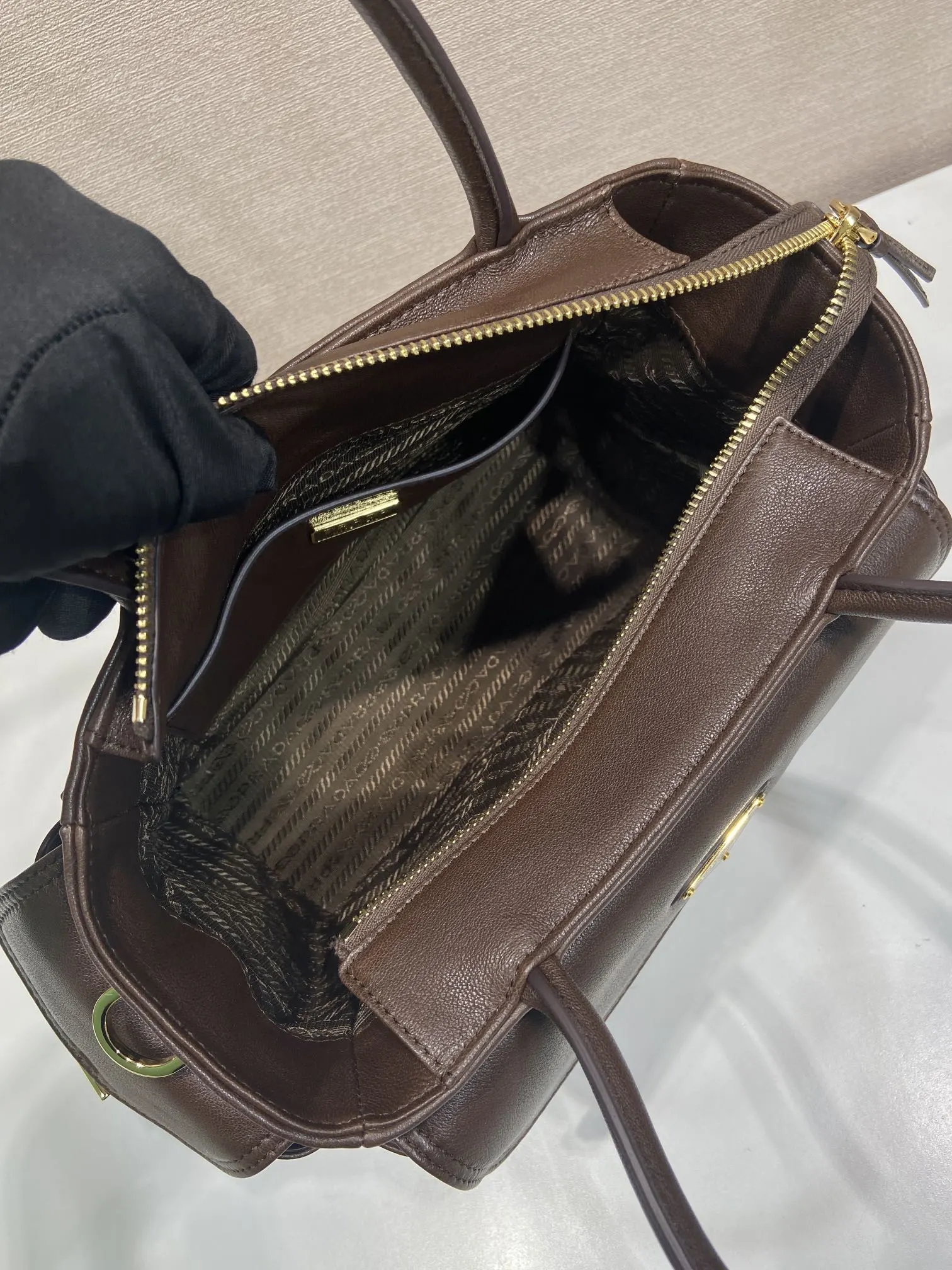 Prada 羊皮 手提包