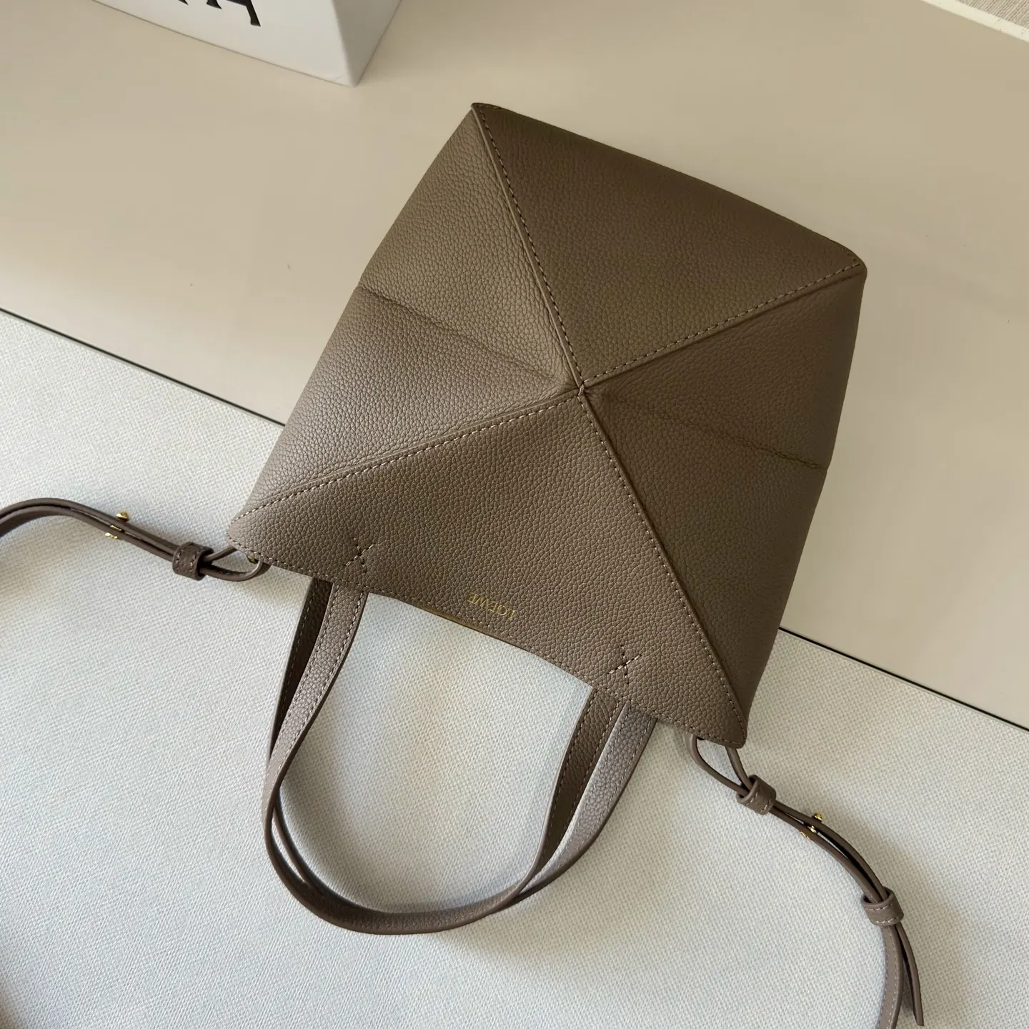 Loewe Puzzle 牛皮 斜背包 輕便斜挎款