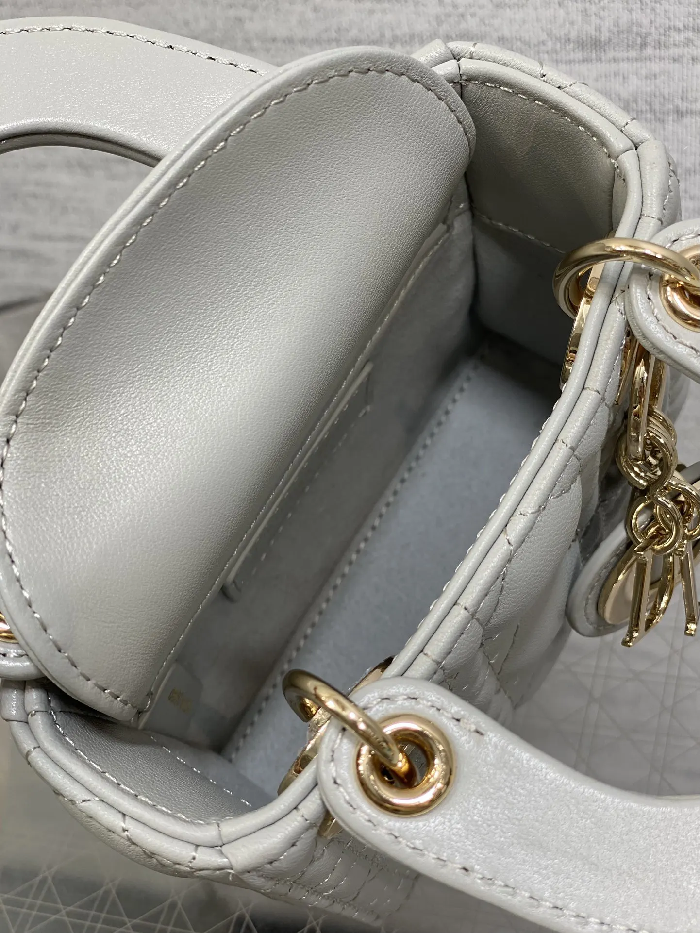 Fashion Item Travel Image 9 Fashion Item Travel Image 9