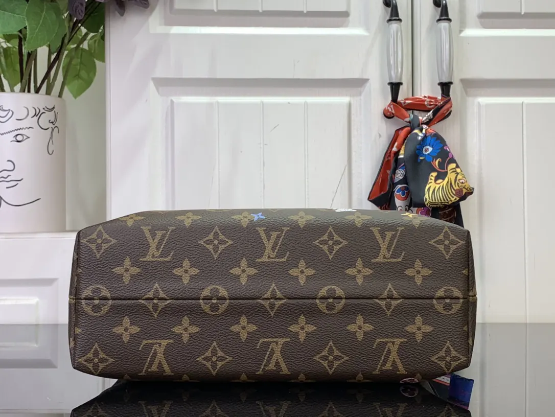 LV 老花 牛皮 化妝包 便携收納款