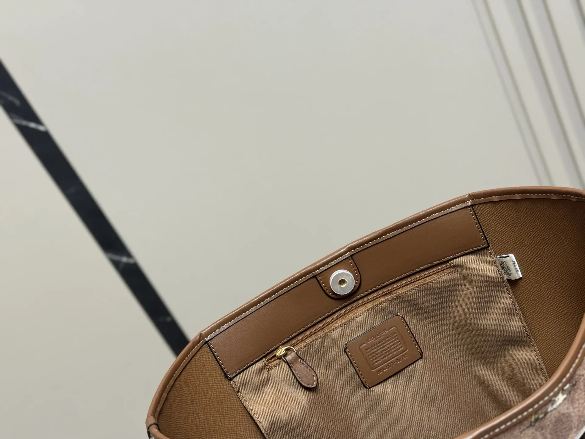 Coach city托特包 大容量托特款