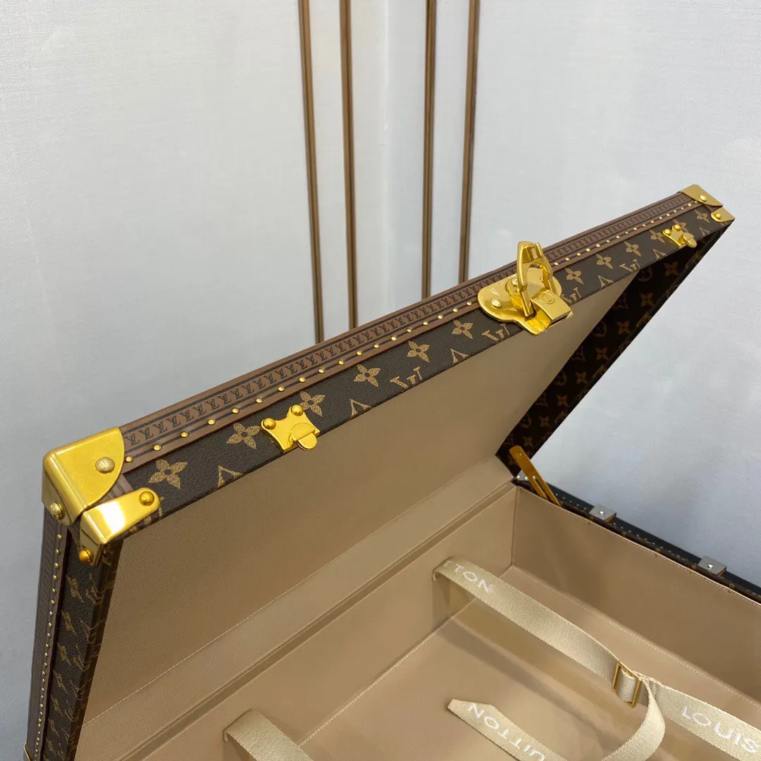 LV 金色 帆布 BISTEN 硬箱 借鉴了 Alzer行李箱的 旅行拉杆款 輕便出行款(數字8) LV 金色 帆布 BISTEN 硬箱 借鉴了 Alzer行李箱的 旅行拉杆款 輕便出行款(數字8)