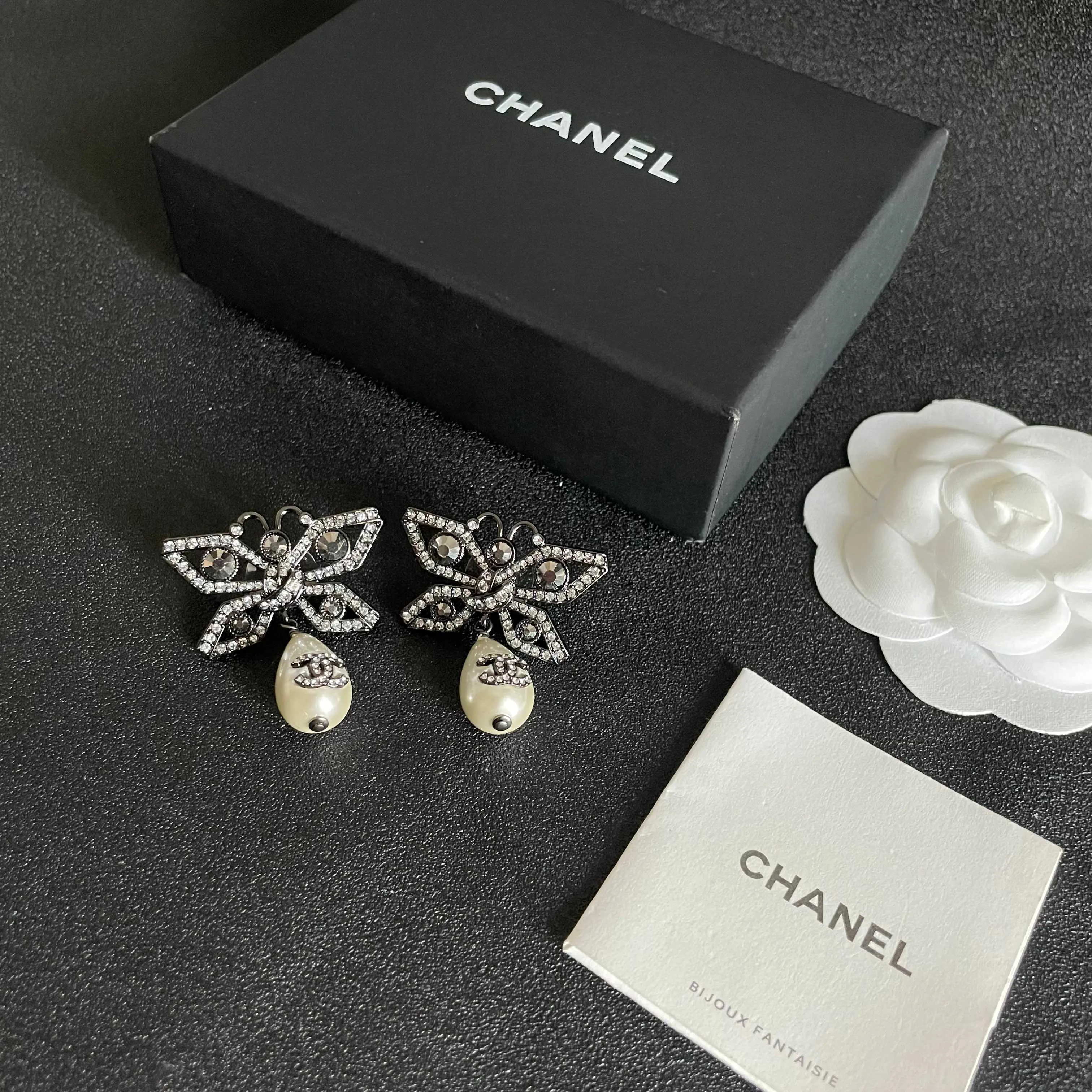 CHANEL 黑白星形耳环 蝴蝶结配饰款