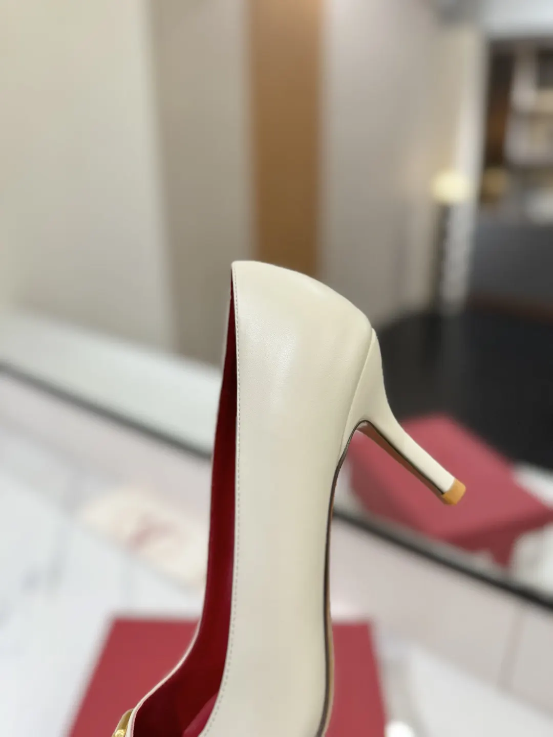 Valentino 金色 平底鞋 通勤约会款 款05