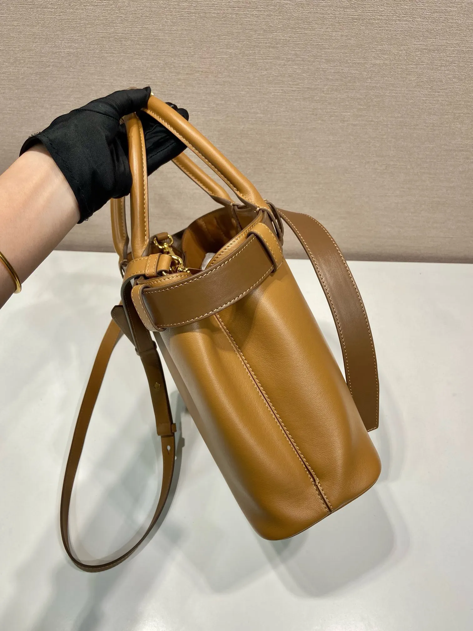 Prada 牛皮 羊皮 手提包
