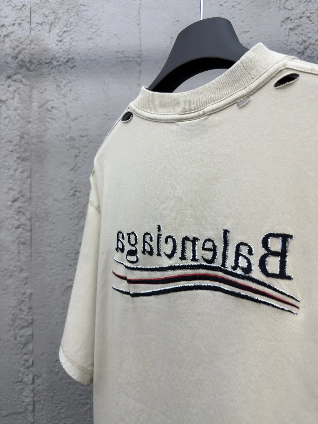 Balenciaga 杏色 短袖T恤(數字9) Balenciaga 杏色 短袖T恤(數字9)