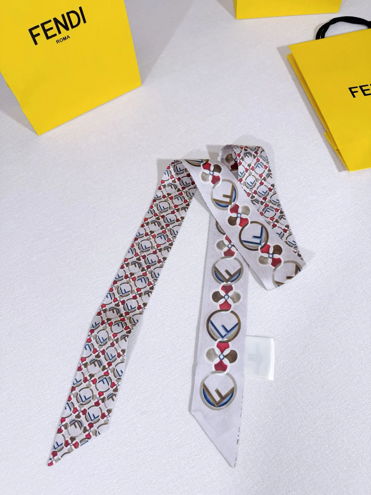 Fendi 卡其 腰帶 通勤百搭款