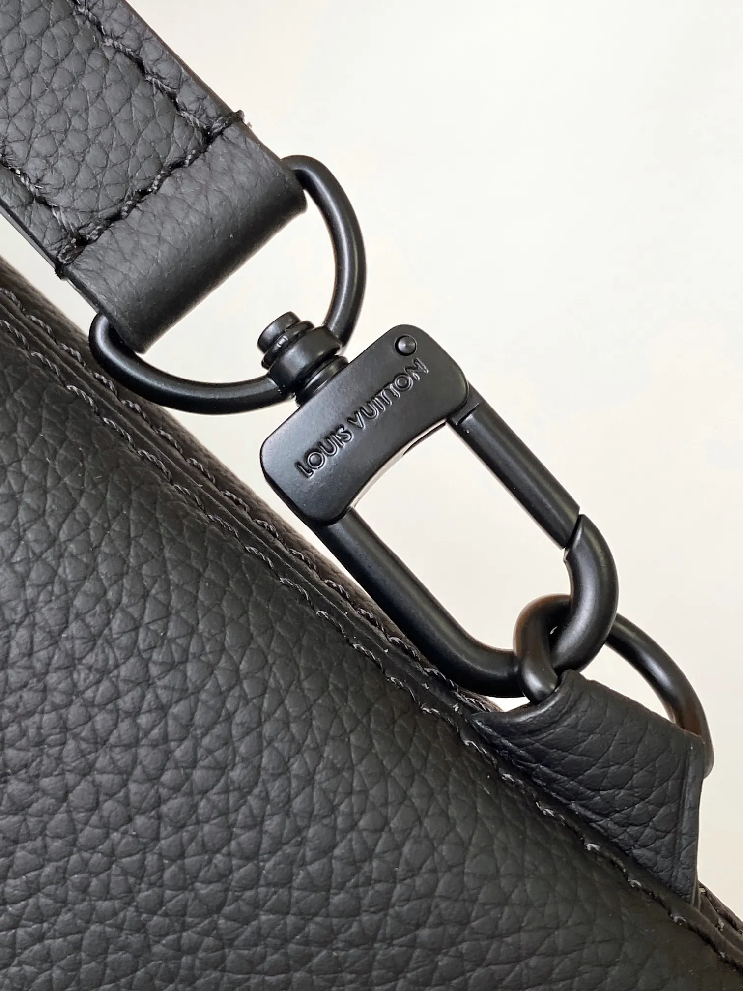 Louis Vuitton Clutch Bag Leather