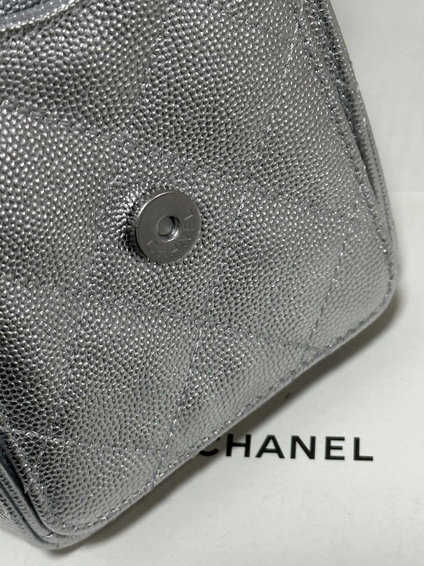 CHANEL 白色 銀色 小牛皮 腋下包 復古腋下背款(數字9) CHANEL 白色 銀色 小牛皮 腋下包 復古腋下背款(數字9)