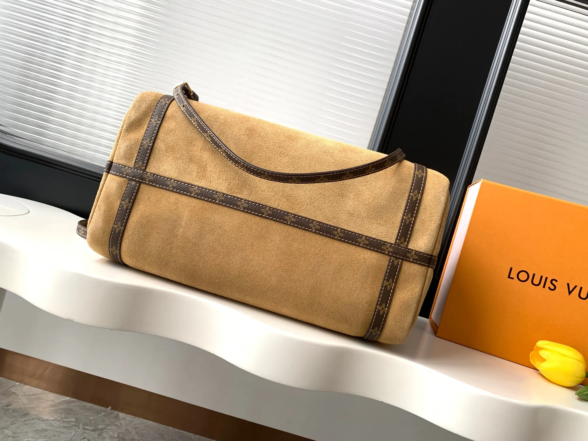 LV Keepall travel bag, large capacity travel model Image 4 LV Keepall travel bag, large capacity travel model Image 4