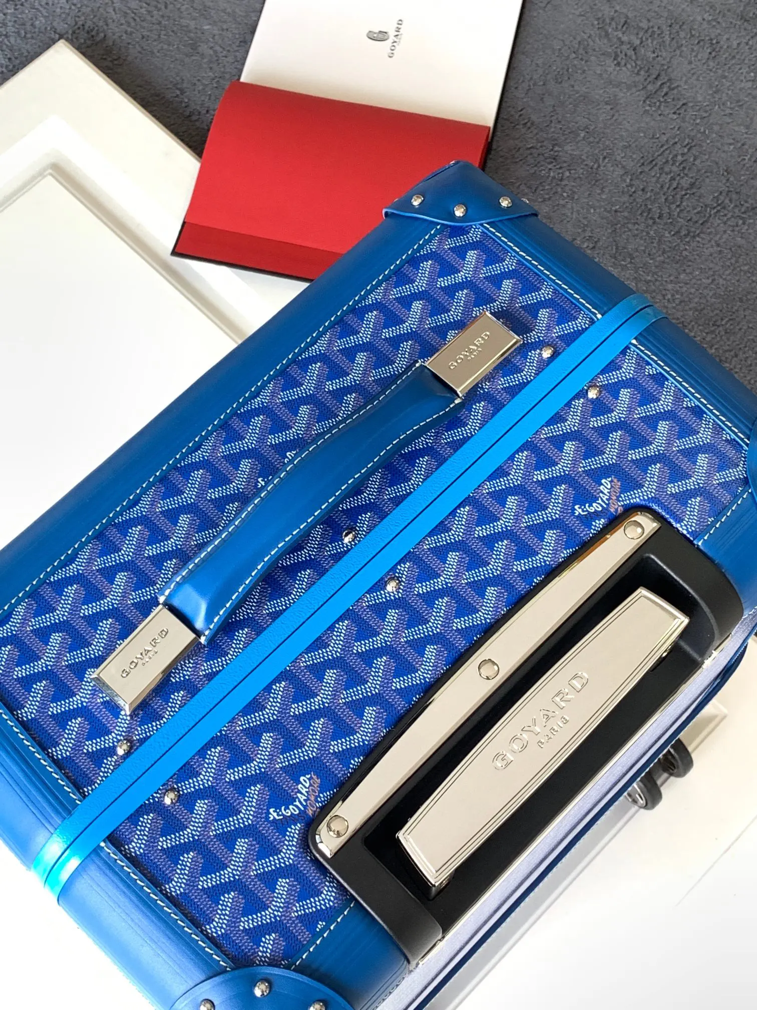 蓝色 黄色 手提登机箱要的救赎拉风 想要成为机场 候机大厅的焦 行李箱 旅行拉杆款 轻便出行款