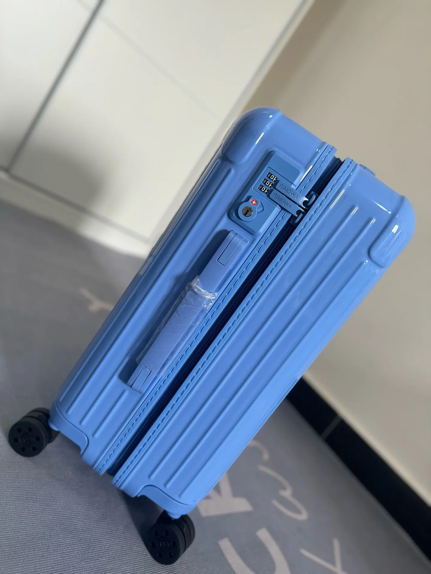 黑色 白色 Essential系列 墨綠 尺寸 行李箱 旅行拉杆款 輕便出行款